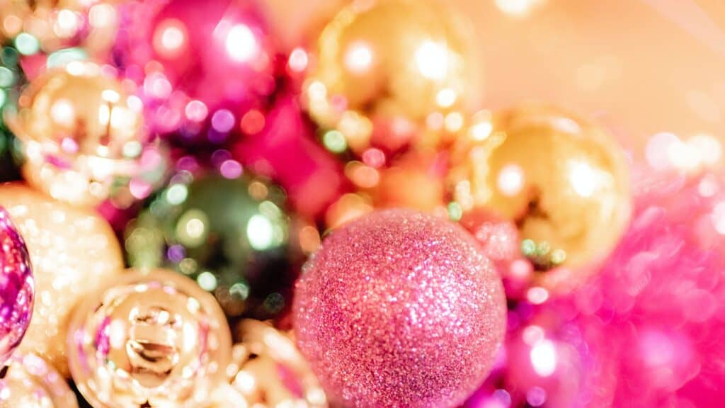 pink and gold sparkly ornaments bokeh blur - free december digital wallpaper