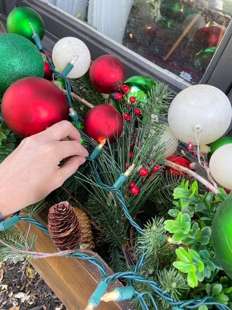 outdoor holiday window box decor ideas