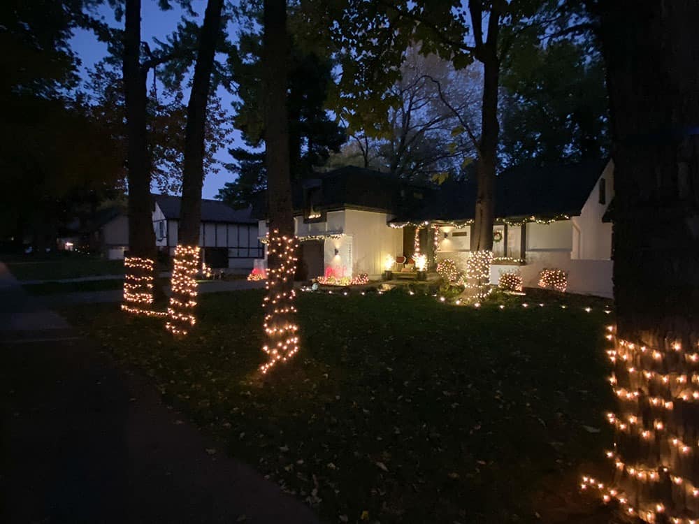 Outdoor holiday decor tour – A classic red and white Christmas look on a smaller budget. Come see how it looks all lit up at nighttime!