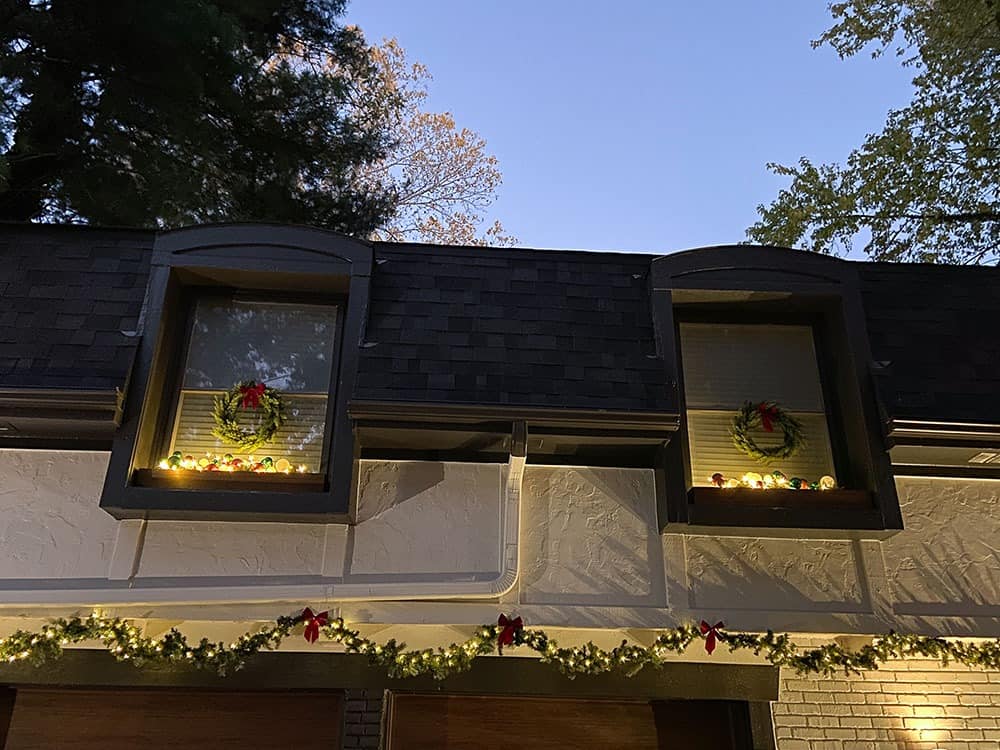 Outdoor holiday decor tour – A classic red and white Christmas look on a smaller budget. Come see how it looks all lit up at nighttime!