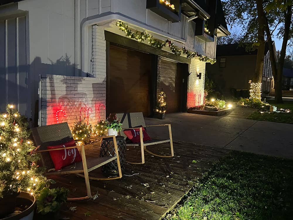 Outdoor holiday decor tour – A classic red and white Christmas look on a smaller budget. Come see how it looks all lit up at nighttime!