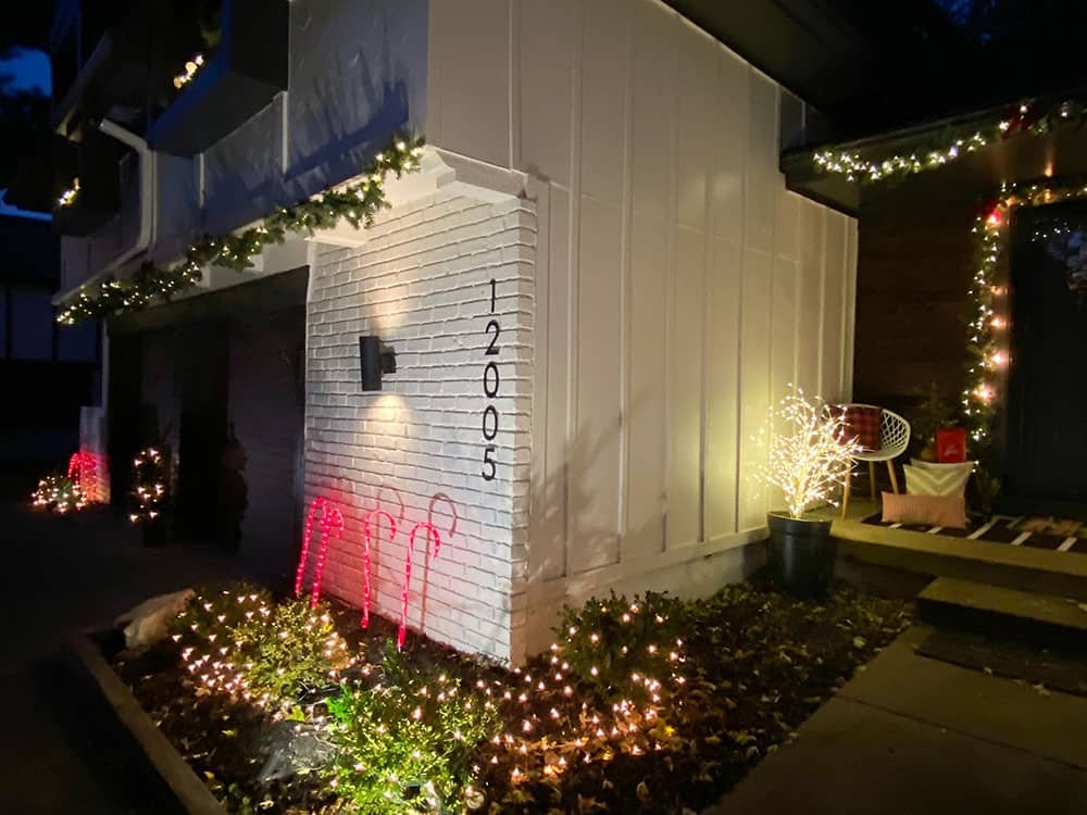 Outdoor holiday decor tour – A classic red and white Christmas look on a smaller budget. Come see how it looks all lit up at nighttime!