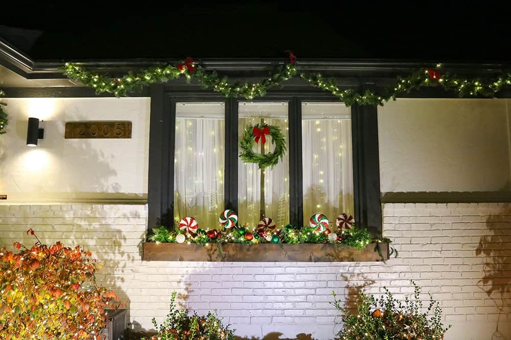 Outdoor holiday decor tour – A classic red and white Christmas look on a smaller budget. Come see how it looks all lit up at nighttime!