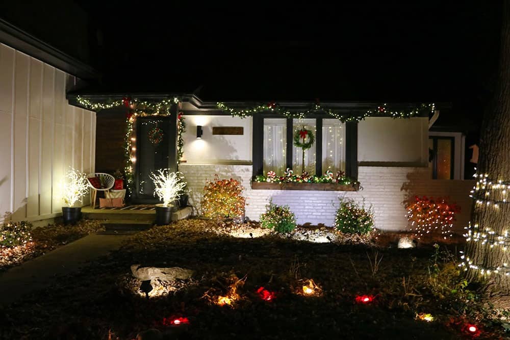 Outdoor holiday decor tour – A classic red and white Christmas look on a smaller budget. Come see how it looks all lit up at nighttime!