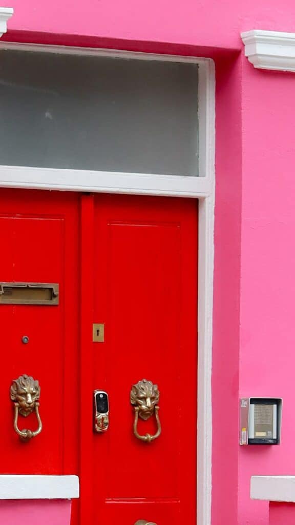 pink house with red doors in notting hill london uk - january 2022 wallpapers