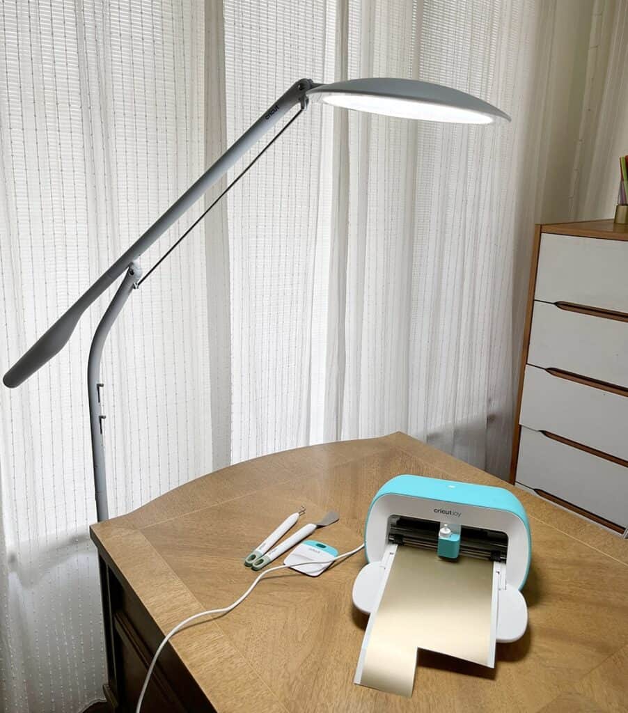 ILLUMINATE YOUR ENTIRE WORKSPACE WITH A CRICUT BRIGHT 360 LAMP!, Oh So Lovely Blog