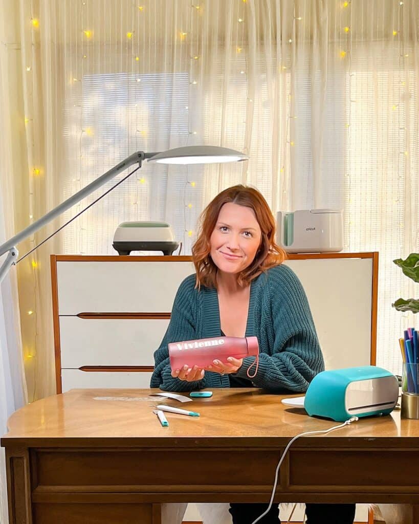 Cricut Bright 360 – Illuminate your entire workplace with this sleek lamp that shows rich, accurate colors!