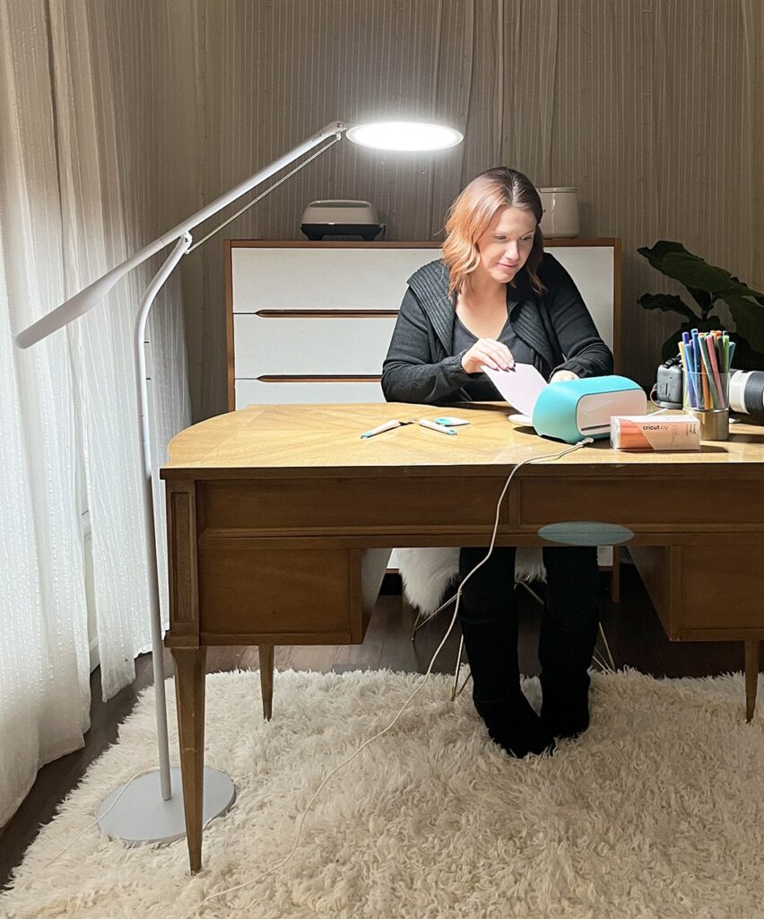 ILLUMINATE YOUR ENTIRE WORKSPACE WITH A CRICUT BRIGHT 360 LAMP!, Oh So Lovely Blog