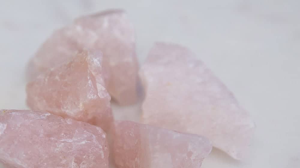 rose quartz crystal stones