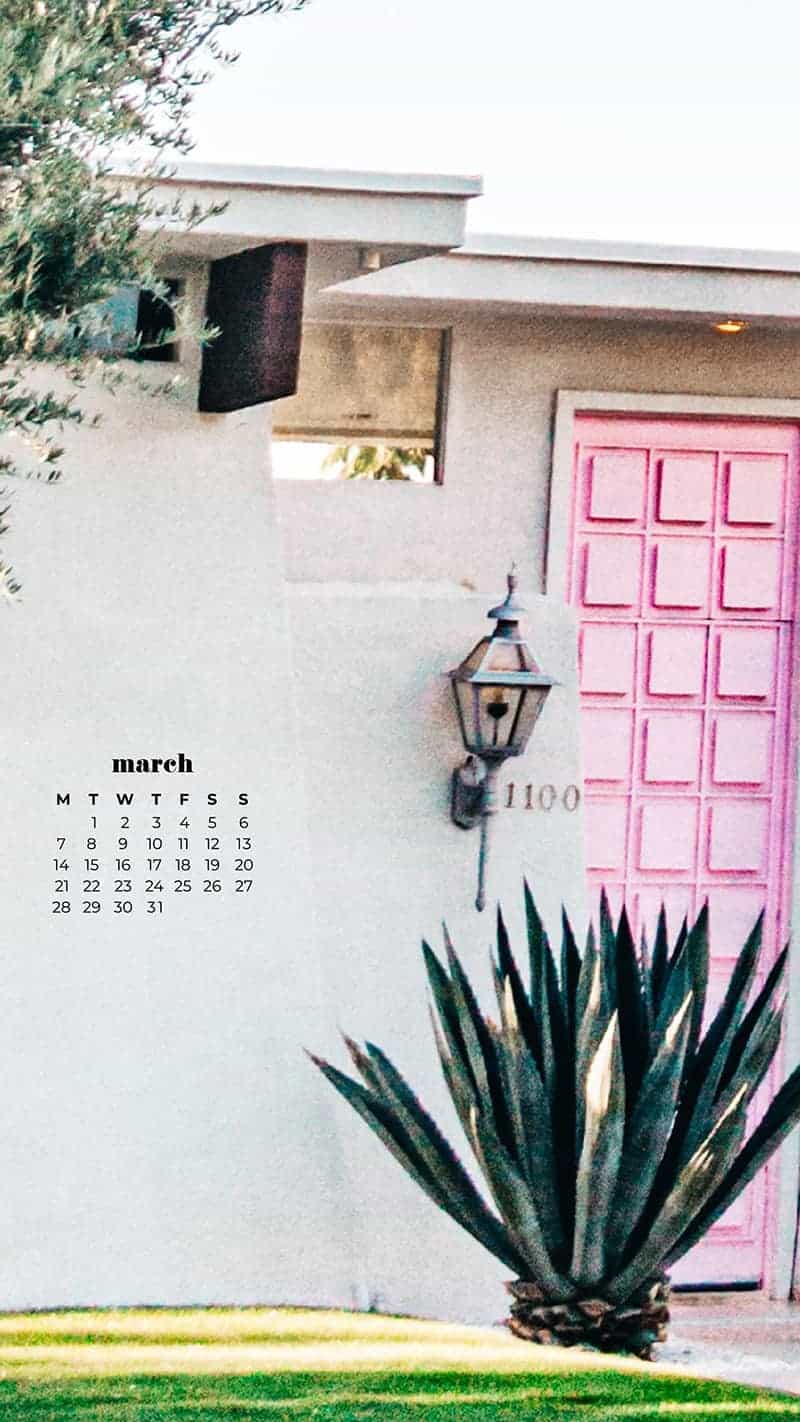 Palm Springs mid-century modern home - white with pink door - March 2022 free desktop wallpaper