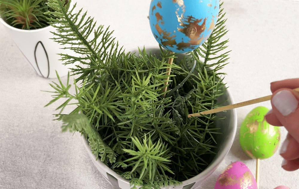 EASY DIY GOLD LEAF EASTER EGGS &#038; FRONT PORCH DECOR IDEAS!, Oh So Lovely Blog