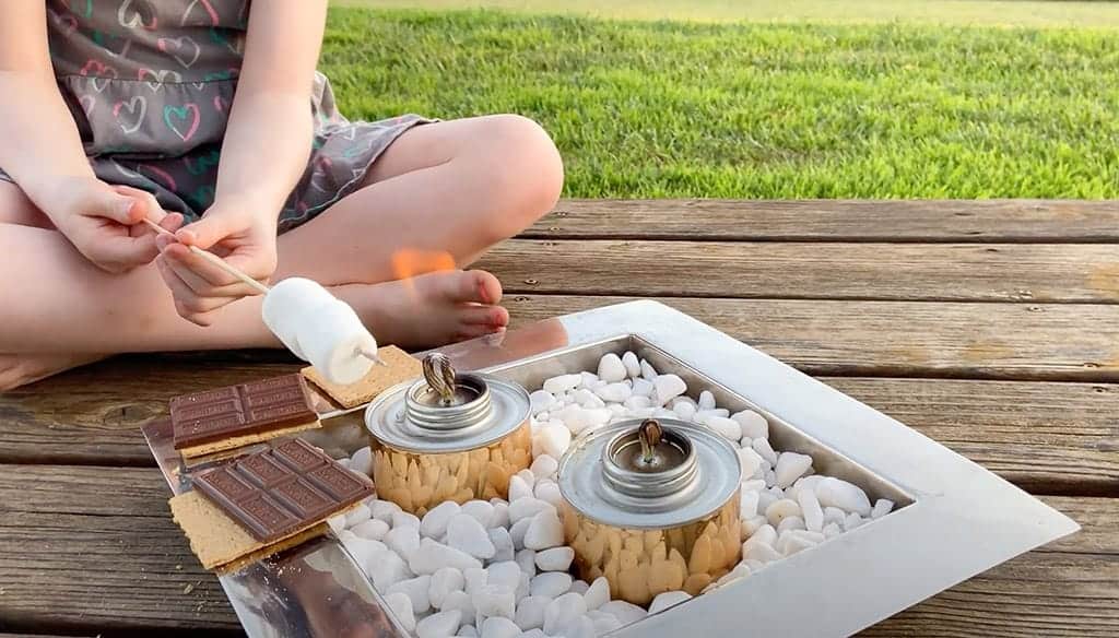 s'mores kit – An easy and fun DIY setup perfect for glamping, parties, and other events! Get the super easy tutorial!