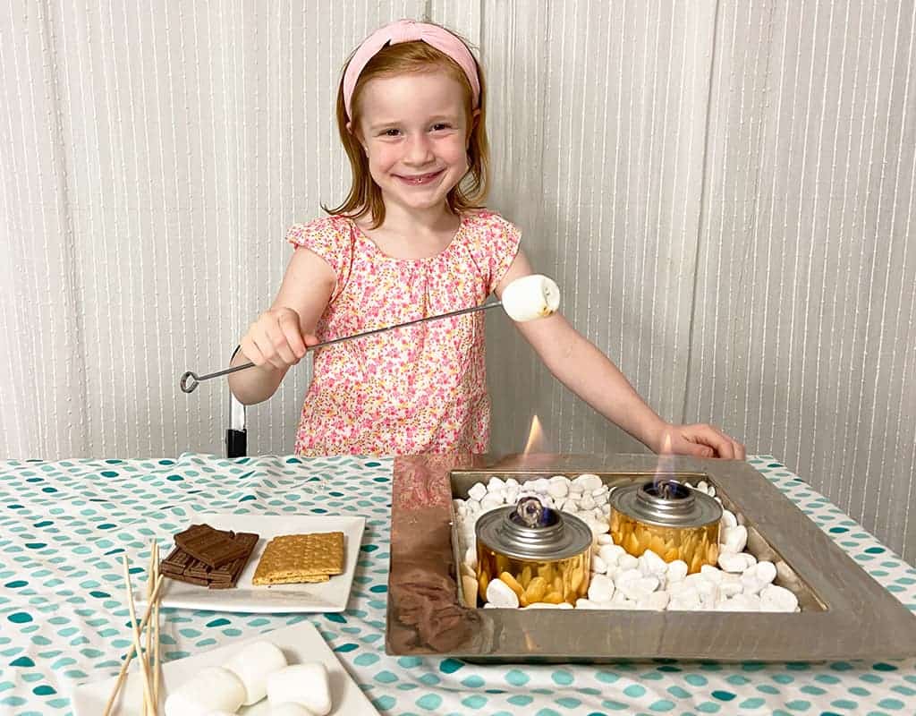 s'mores kit – An easy and fun DIY setup perfect for glamping, parties, and other events! Get the super easy tutorial!