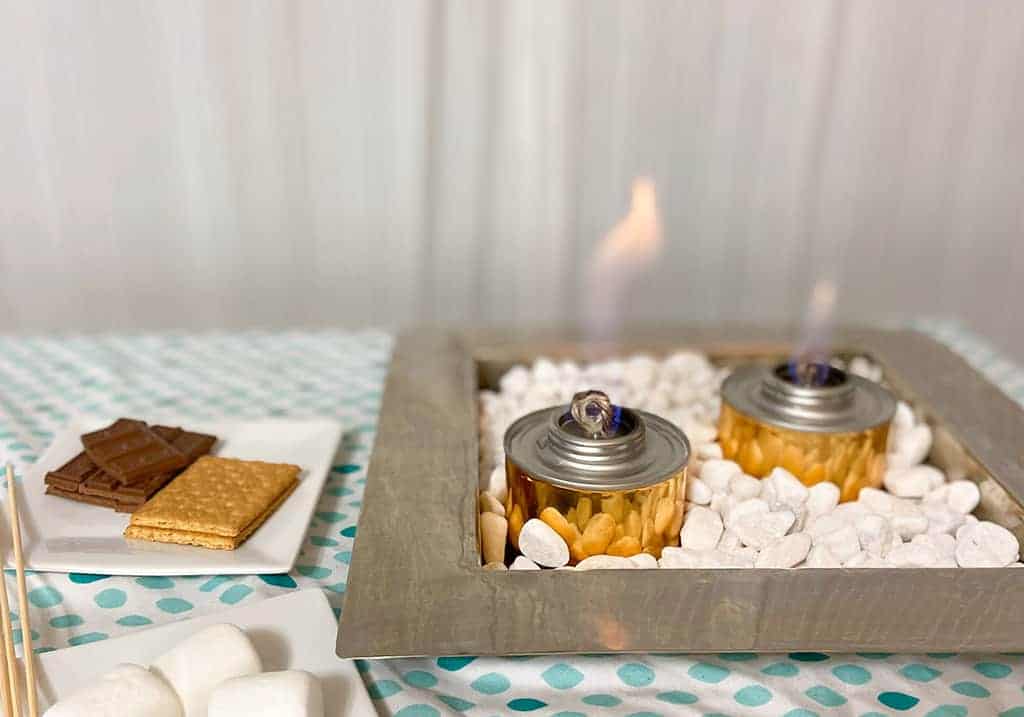 s'mores kit – An easy and fun DIY setup perfect for glamping, parties, and other events! Get the super easy tutorial!