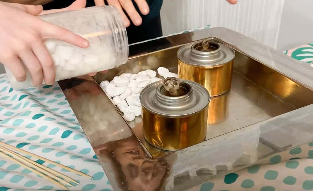 s'mores kit – An easy and fun DIY setup perfect for glamping, parties, and other events! Get the super easy tutorial!