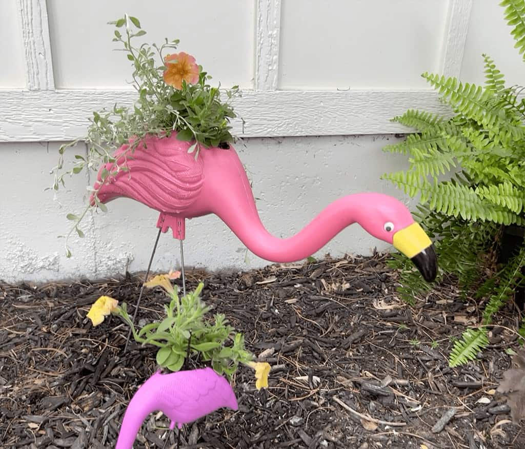 DIY FLAMINGO PLANTERS – FUN &#038; KITSCHY SUMMER DECOR!, Oh So Lovely Blog