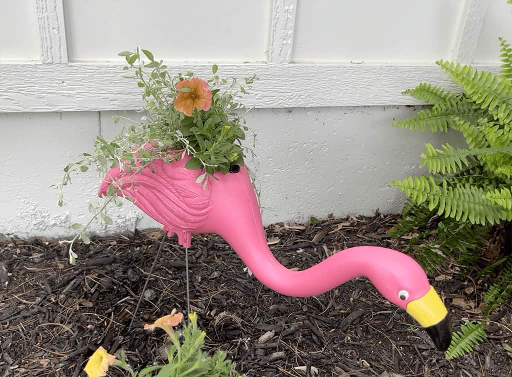 DIY FLAMINGO PLANTERS – FUN &#038; KITSCHY SUMMER DECOR!, Oh So Lovely Blog