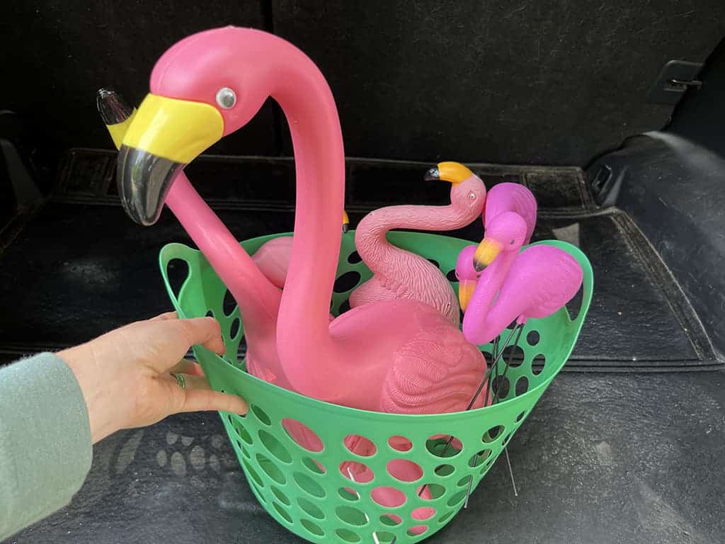 DIY FLAMINGO PLANTERS – FUN &#038; KITSCHY SUMMER DECOR!, Oh So Lovely Blog