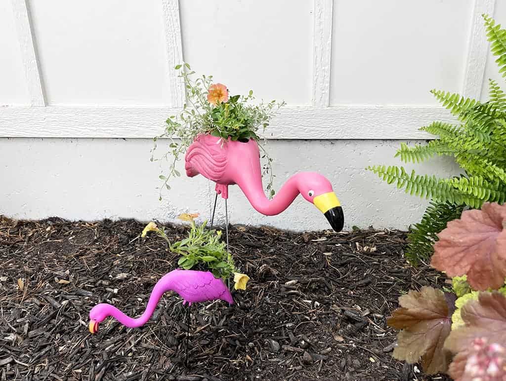 DIY FLAMINGO PLANTERS – FUN &#038; KITSCHY SUMMER DECOR!, Oh So Lovely Blog