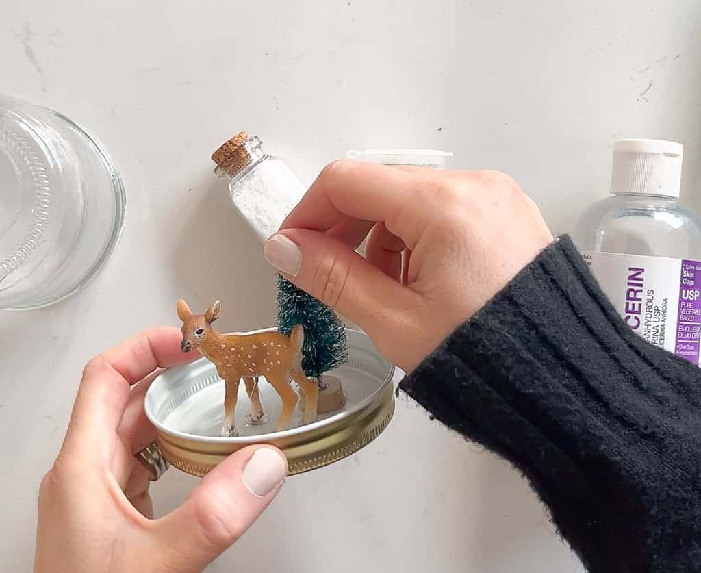 HOW TO MAKE CUTE AND EASY DIY HOLIDAY SNOW GLOBES, Oh So Lovely Blog