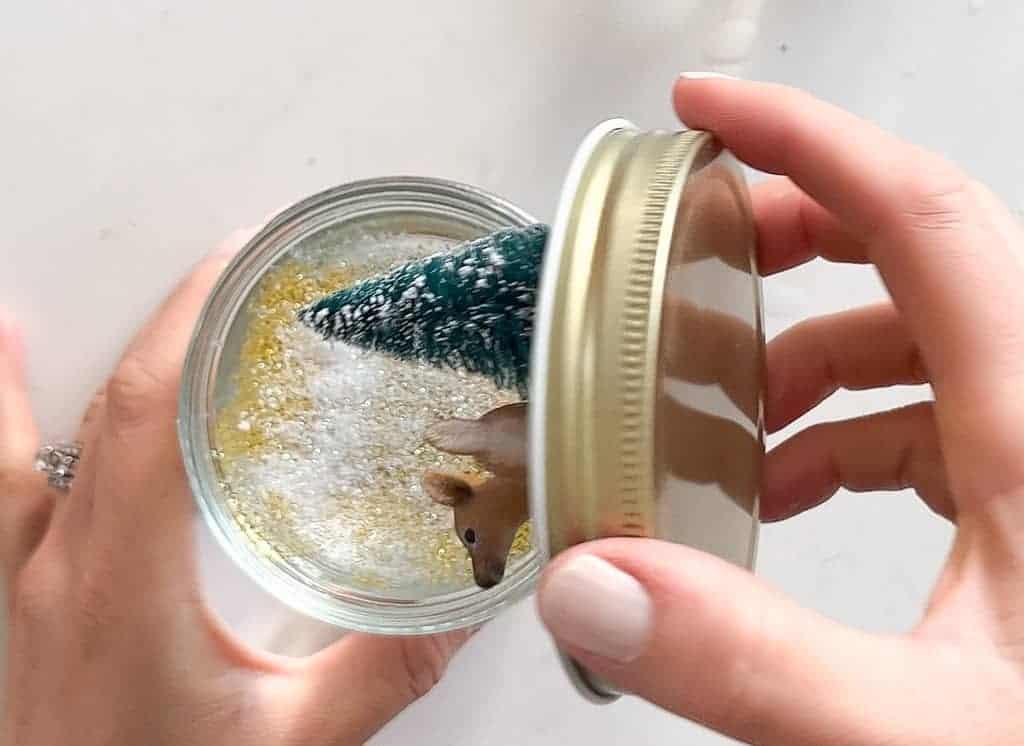HOW TO MAKE CUTE AND EASY DIY HOLIDAY SNOW GLOBES, Oh So Lovely Blog