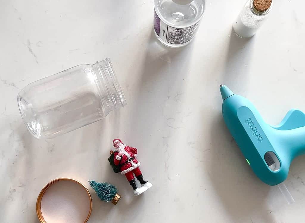 HOW TO MAKE CUTE AND EASY DIY HOLIDAY SNOW GLOBES, Oh So Lovely Blog