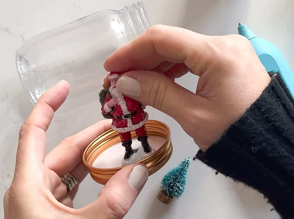 HOW TO MAKE CUTE AND EASY DIY HOLIDAY SNOW GLOBES, Oh So Lovely Blog