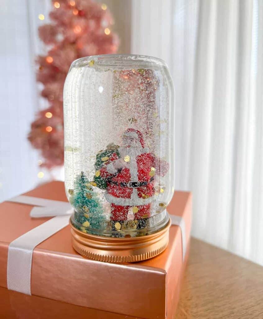 DIY holiday snow globes are SO fun and extremely easy! They also make great holiday gifts for anyone at any age. You have to try them! 