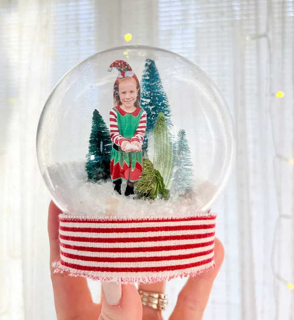 DIY holiday snow globes are SO fun and extremely easy! They also make great holiday gifts for anyone at any age. You have to try them! 