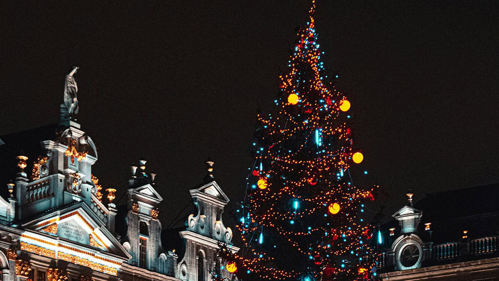 December 2024 Wallpapers – 79 Free Phone &amp; Desktop Calendars (+ Hanukkah &amp; Kwanzaa Options), Oh So Lovely Blog