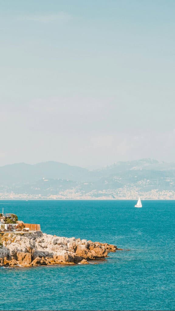 MARCH 2025 WALLPAPERS – 55 FREE PHONE &amp; DESKTOP Options + Women&#8217;s History Month, Oh So Lovely Blog