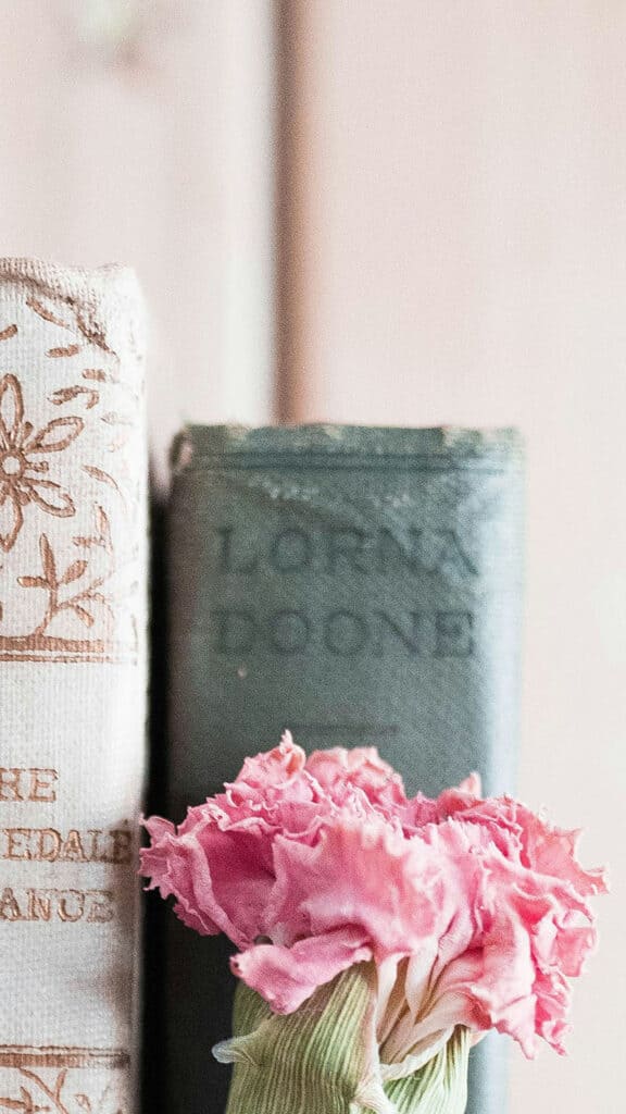 MARCH 2025 WALLPAPERS – 55 FREE PHONE &amp; DESKTOP Options + Women&#8217;s History Month, Oh So Lovely Blog