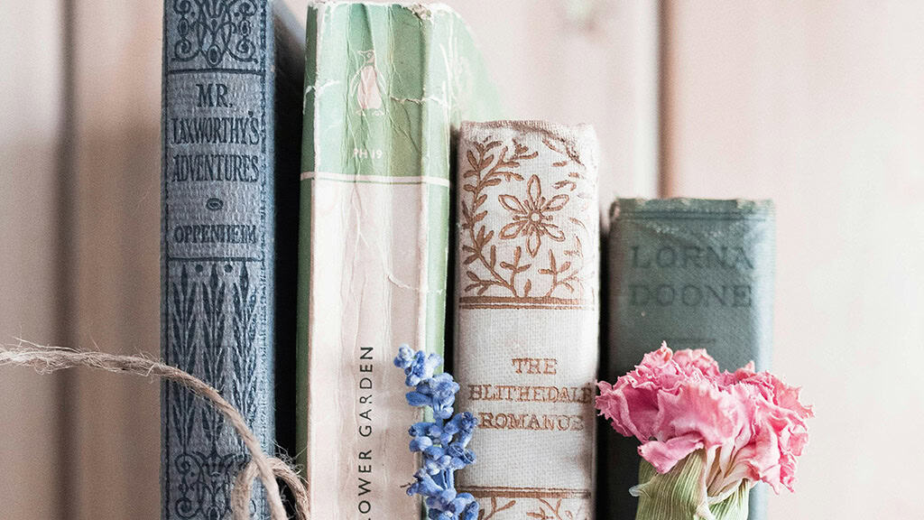 MARCH 2025 WALLPAPERS – 55 FREE PHONE &amp; DESKTOP Options + Women&#8217;s History Month, Oh So Lovely Blog
