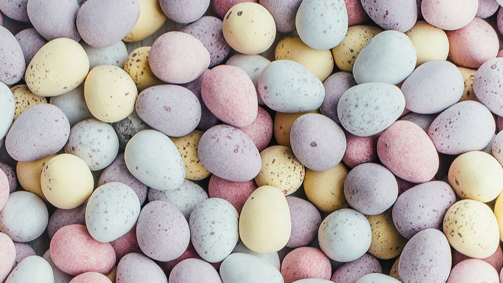 April 2025 Wallpapers – 40 Free Phone &#038; Desktop Calendars!, Oh So Lovely Blog