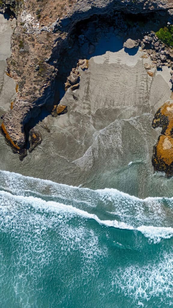 April 2025 Wallpapers – 40 Free Phone &#038; Desktop Calendars!, Oh So Lovely Blog